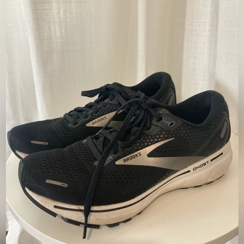 BROOKS Ghost 14 Black and white sole size US 10.5 1203561B057